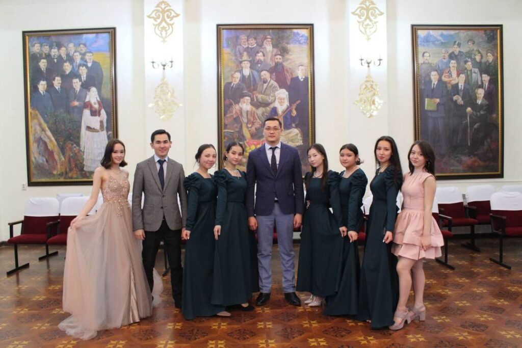 photo5407006355992196953