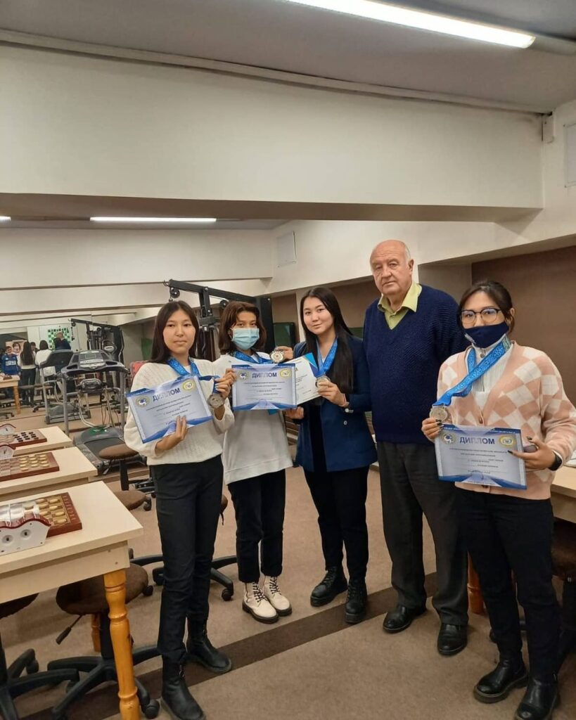 photo5407006355992196970