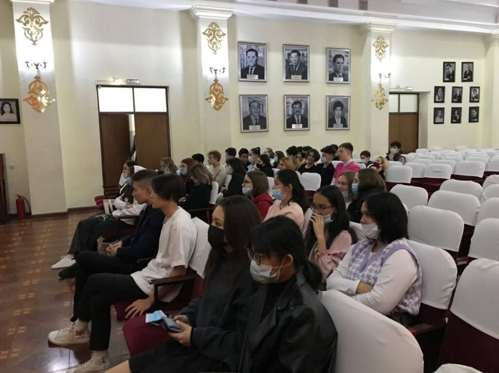 photo5407006355992196996