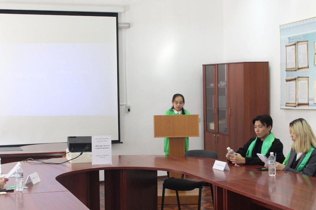 photo5372930613746712343