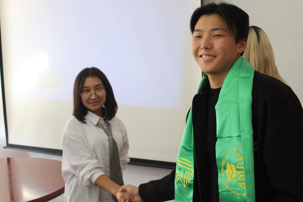 photo5372930613746712346